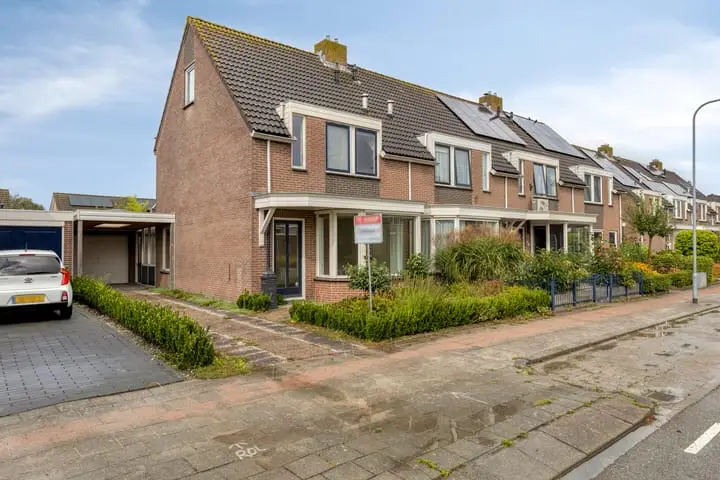 Foto De Weed 36 1614KK Lutjebroek