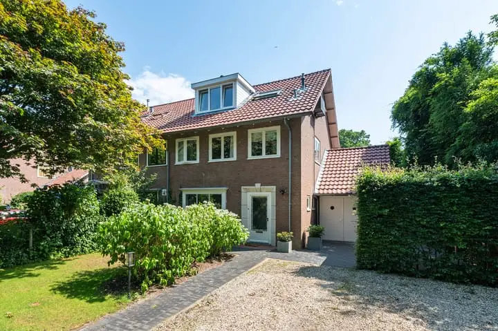 Foto Van der Helstlaan 21 Bilthoven