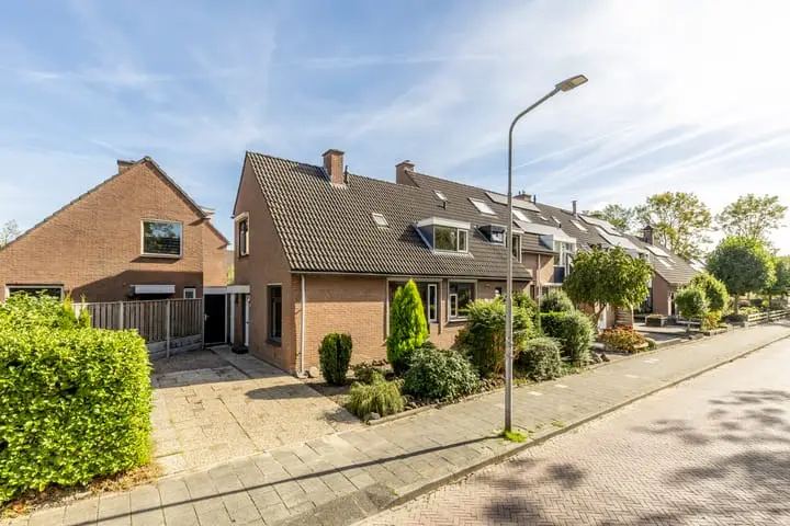 Foto Klaprooslaan 1 3295SN 's-Gravendeel