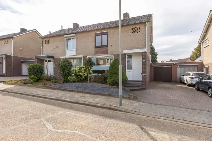 Foto Burg. Donnersstraat 42 Munstergeleen