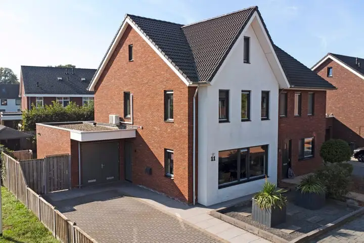 Foto Van Lunterenstraat 11 Almelo